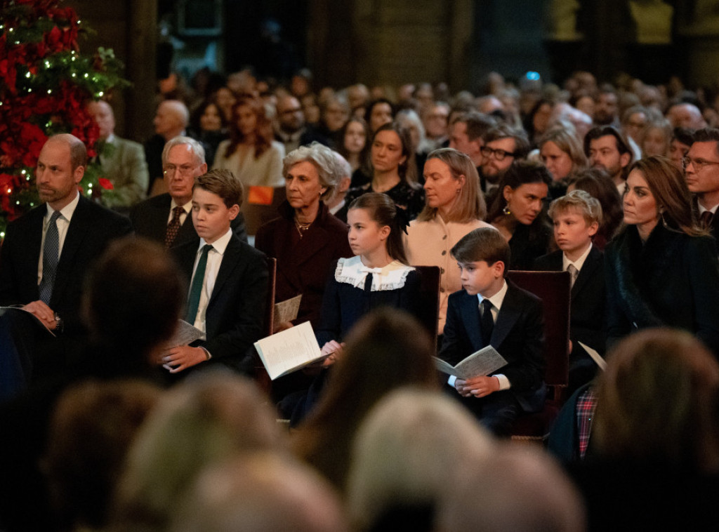 Britanska kraljevska porodica se okupila na božićnoj službi u Sandringemu