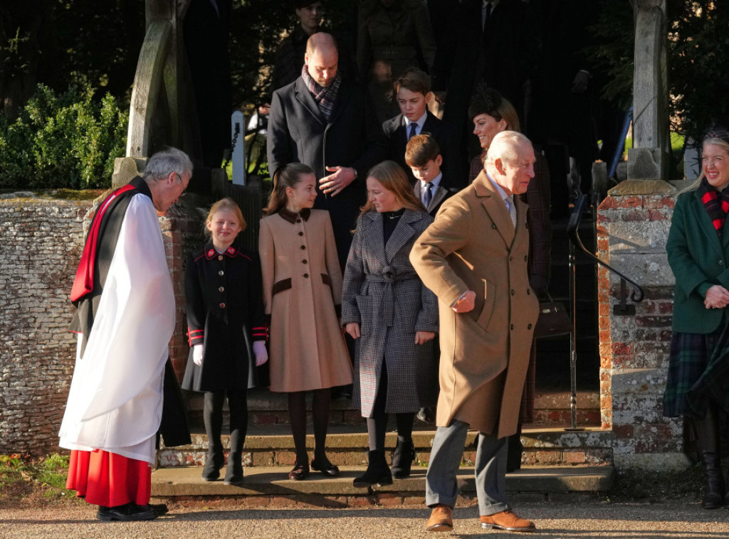 Britanska kraljevska porodica se okupila na božićnoj službi u Sandringemu