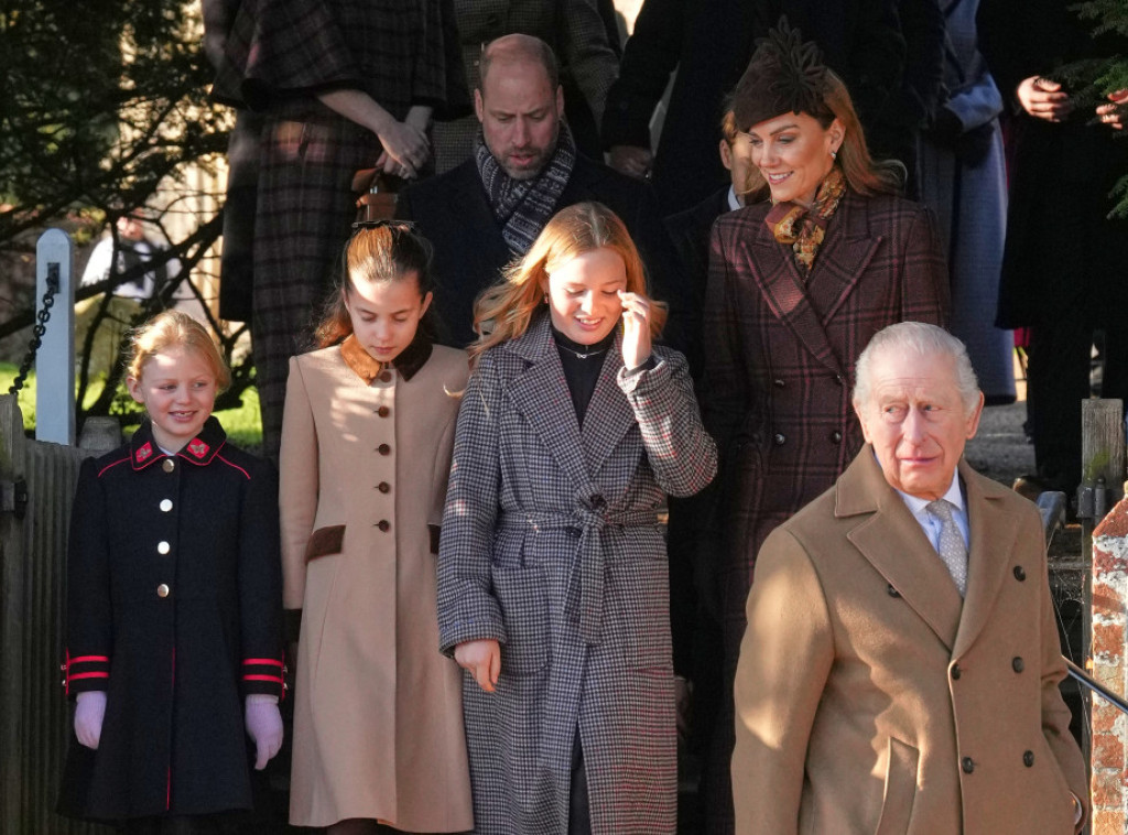 Britanski kralj Čarls evocirao uspomene na pokojnu majku u prvom božićnom obraćanju