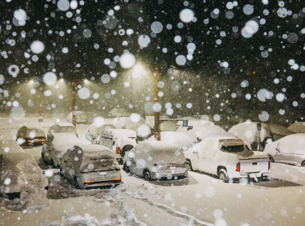 Javno preduzeće "Putevi Srbije" apeluju na učesnike u saobraćaju da budu oprezni zbog snežnih padavina