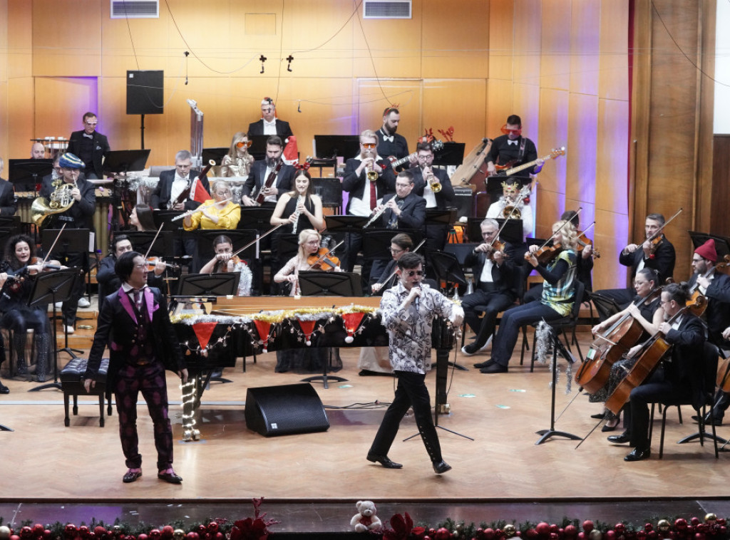 Duo Igudesman i Džu sa filharmoničarima svirali koncert za pamćenje u Kolarcu