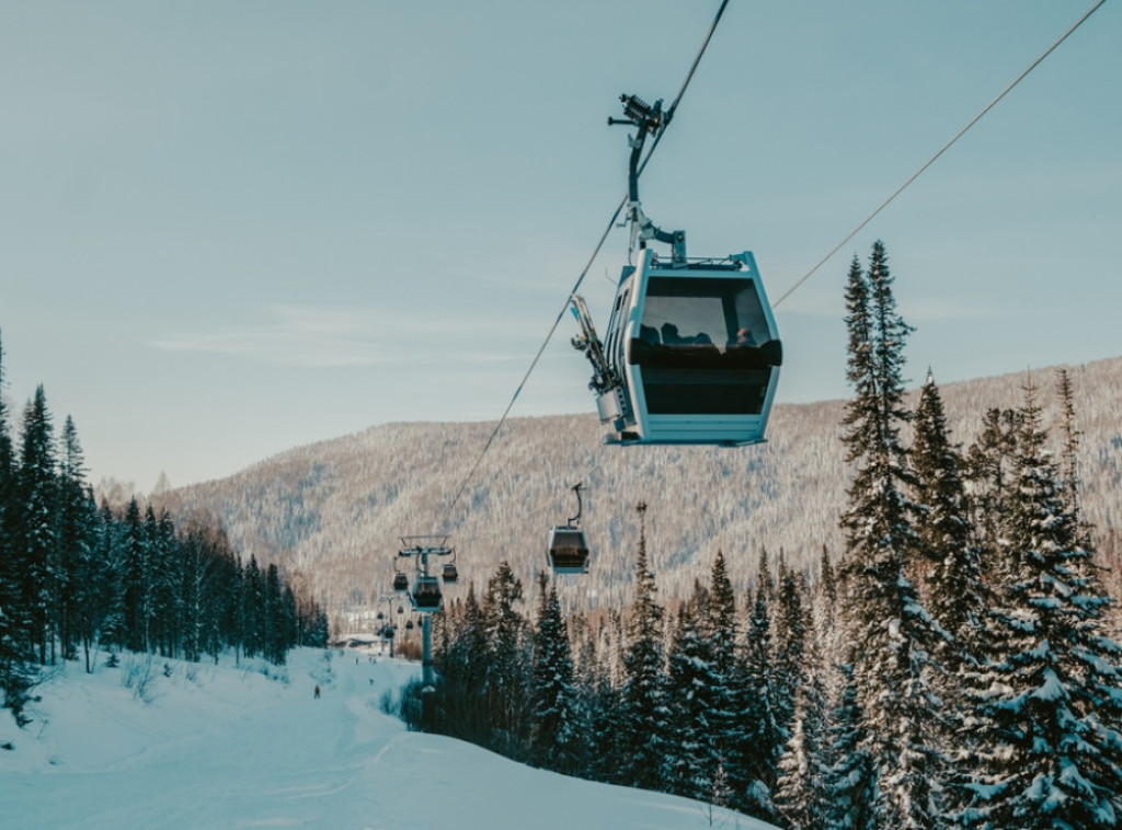 Bjelašnica: Zbog udara vetra, korpa žičare izašla iz granica kretanja