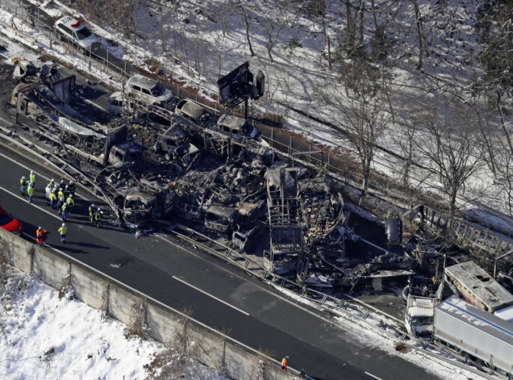 Dve osobe poginule, 26 povređeno, u sudaru kod Tokija učestvovalo više od 50 vozila