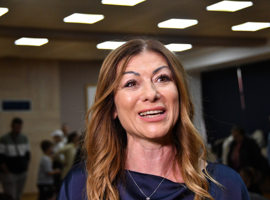 Opština Voždovac dodelila novogodišnje paketiće za decu