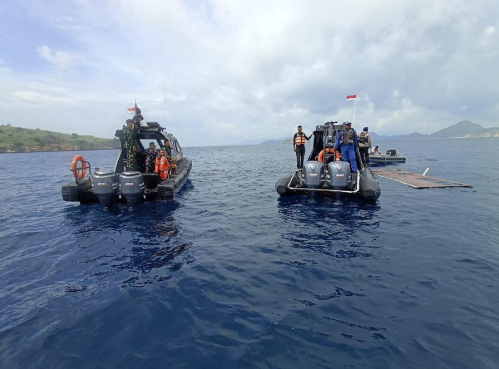 Potonuo brod sa turistima u Indoneziji, četiri osobe se vode kao nestale