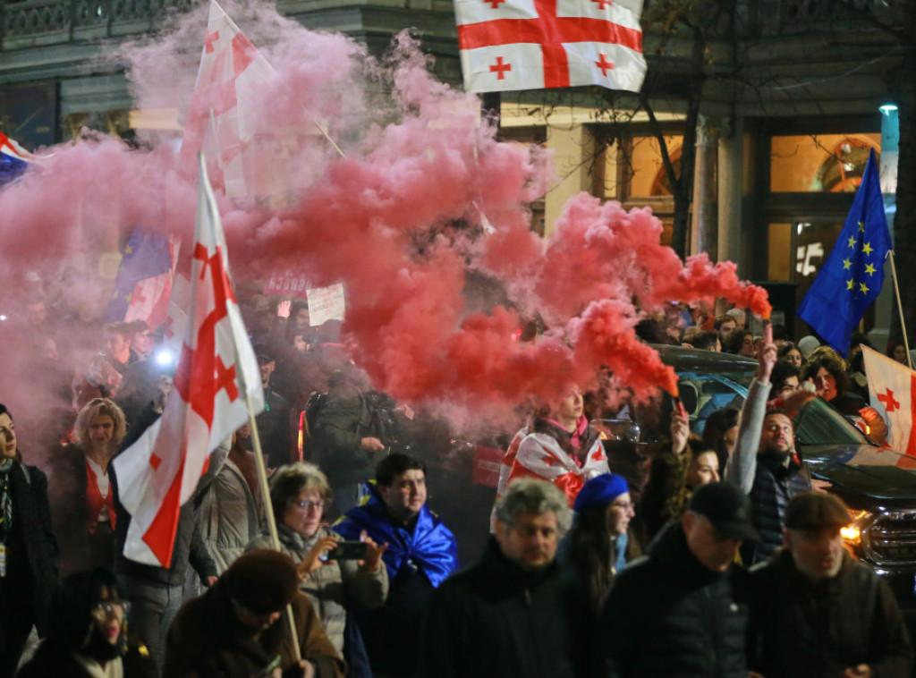 Protesti u Tbilisiju, demonstranti traže promene, uzvikuju antivladine parole