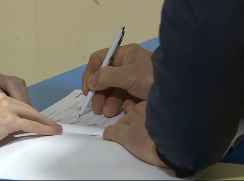 Otvorena biračka mesta na izborima za skupštinu privremenih prištinskih institucija