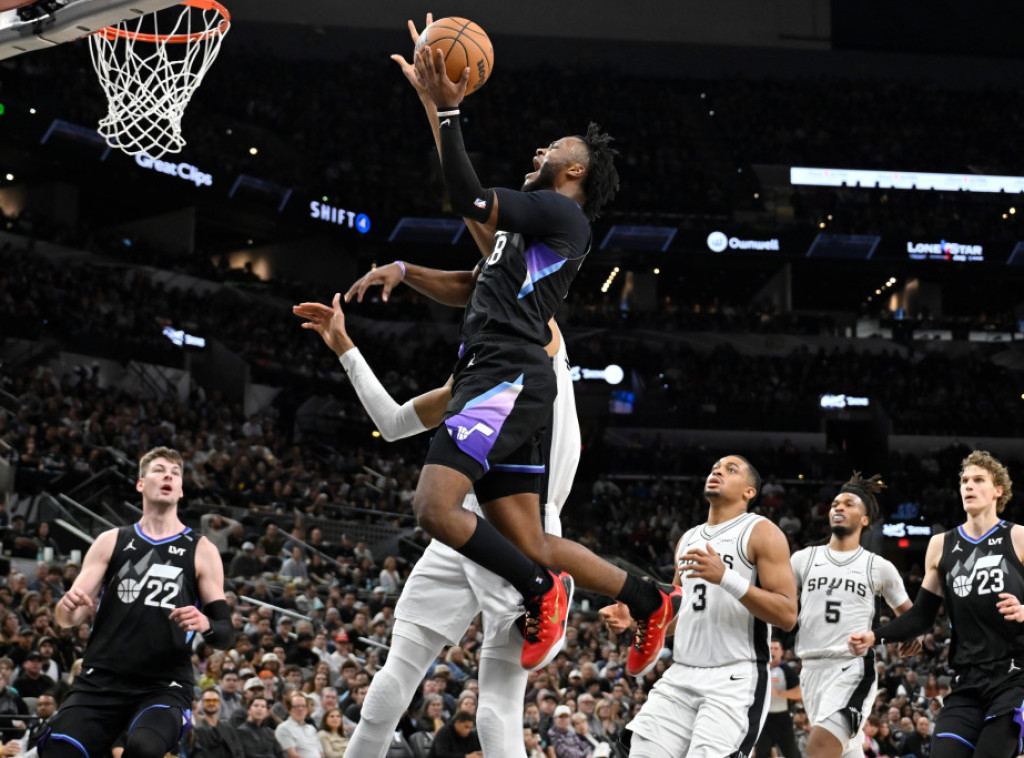 Košarkaši Milvokija pobedili Čikago, Juta savladala San Antonio u NBA ligi