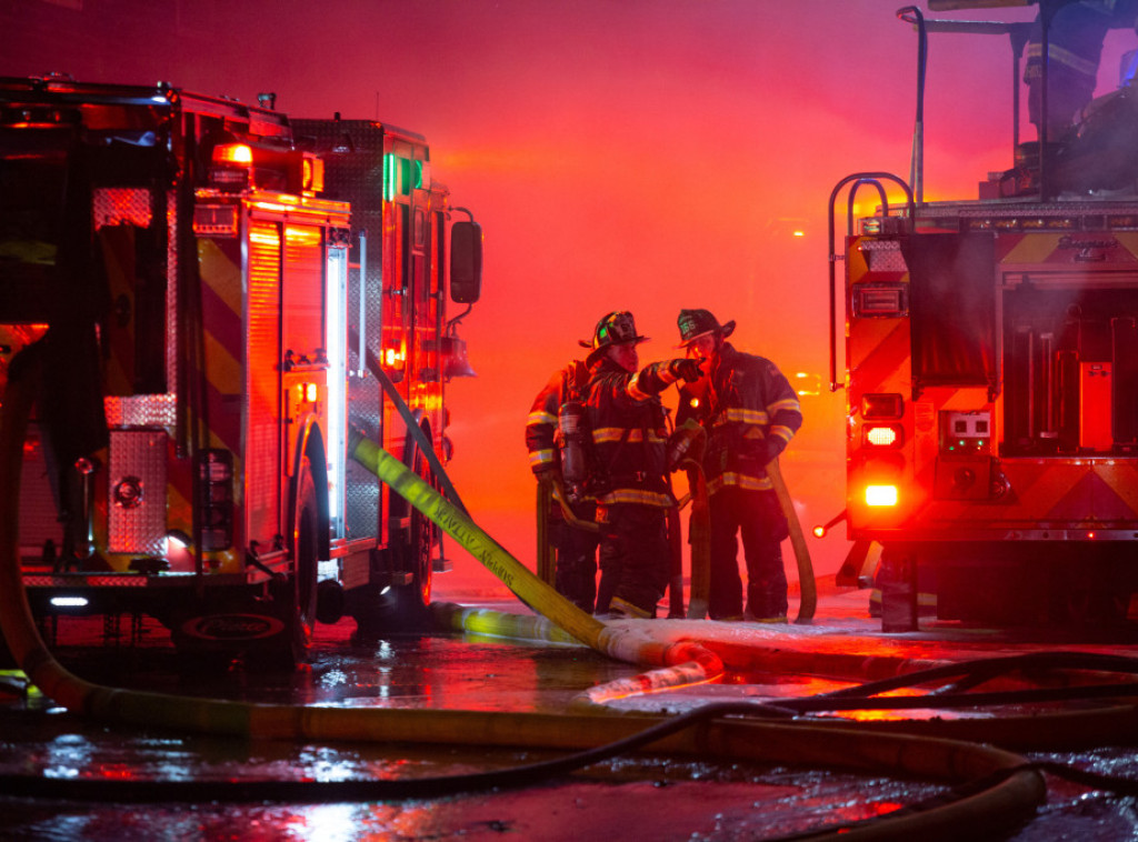 Berlin: Najmanje tri osobe povređene u požaru u soliteru,akcija gašenja još u toku
