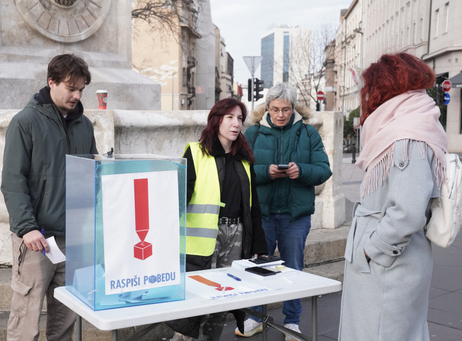 Studenti u blokadi prikupljali potpise za vanredne izbore, podržao ih deo opozicije