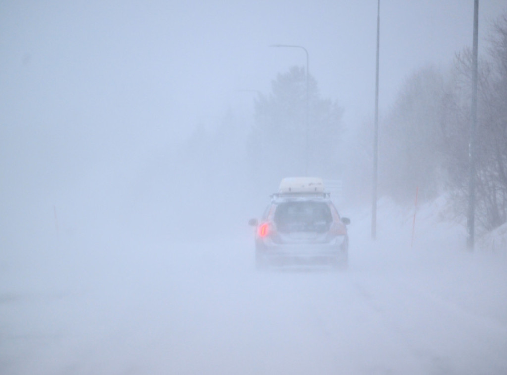 Dva skijaša poginula u snežnoj lavini u Francuskoj