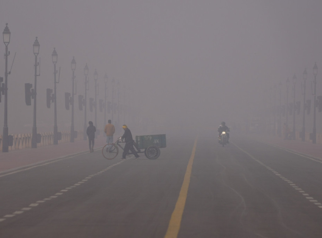 Nju Delhi obavio smog, stanovnicima savetovano da ostanu kod kuće