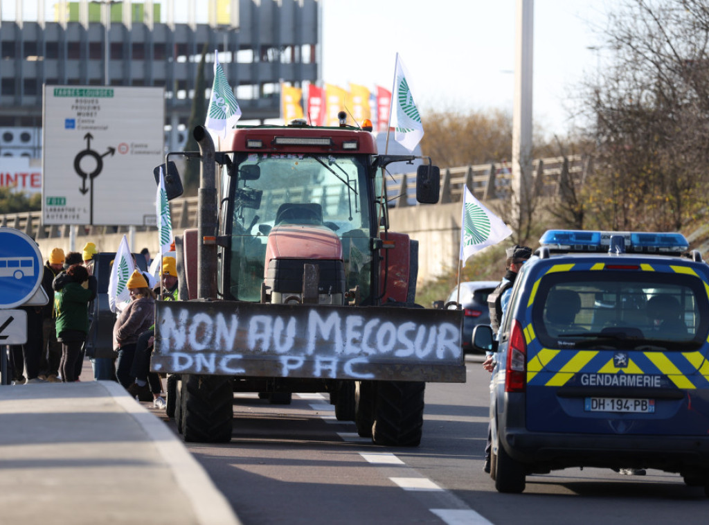 Belgijski farmeri postavili "groblje poljoprivrednika" zbog sporazuma sa Merkosurom