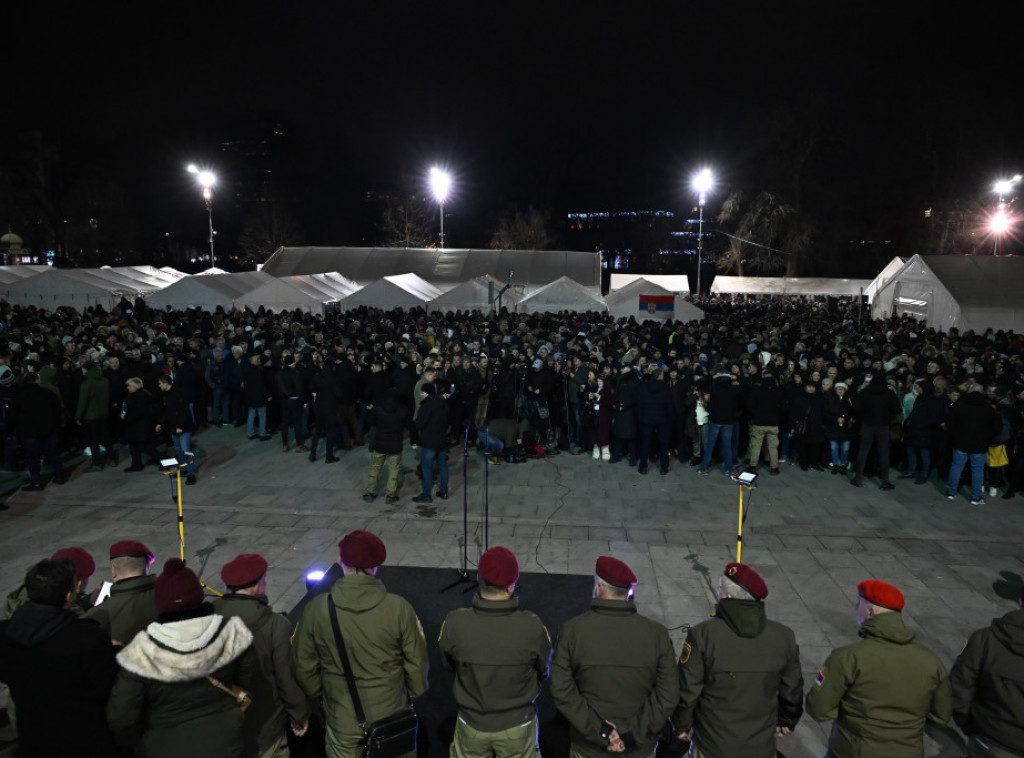 Uklonjeni šatori ispred Narodne skupštine, postavljaju se objekti za Božićno selo