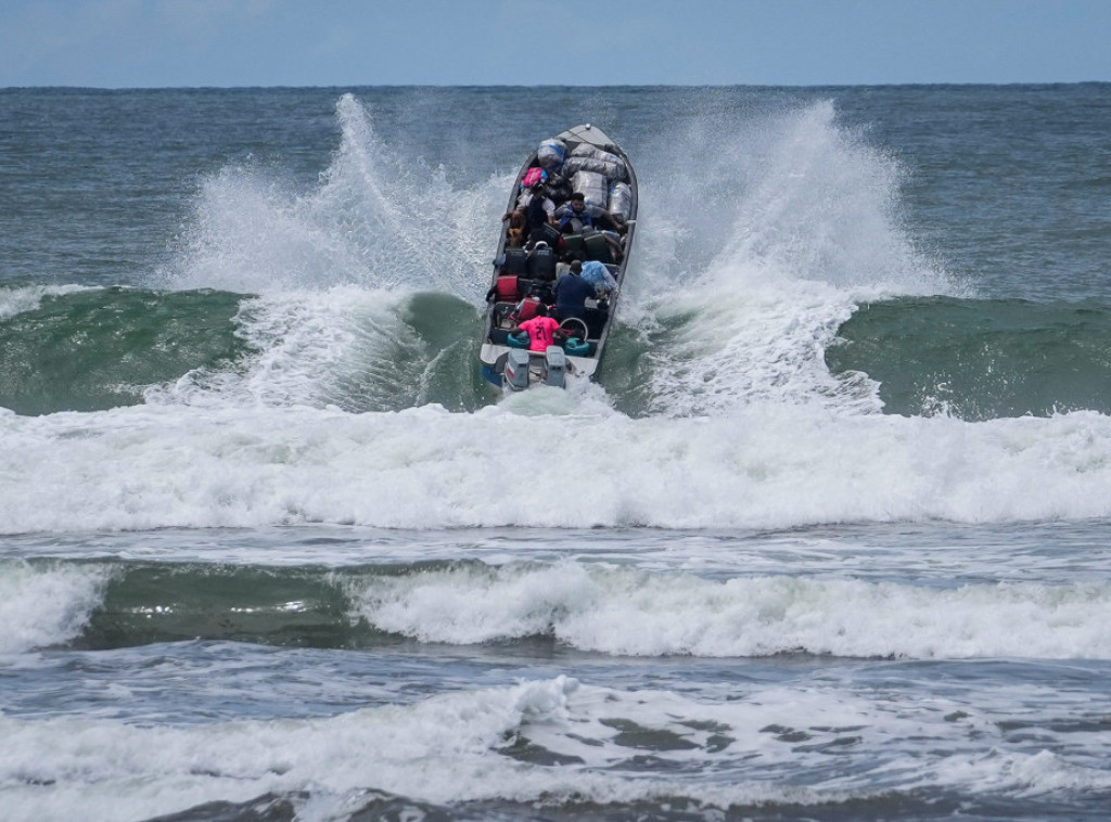 Jedna osoba stradala, tri nestale u prevrtanju čamca s migrantima u Grčkoj