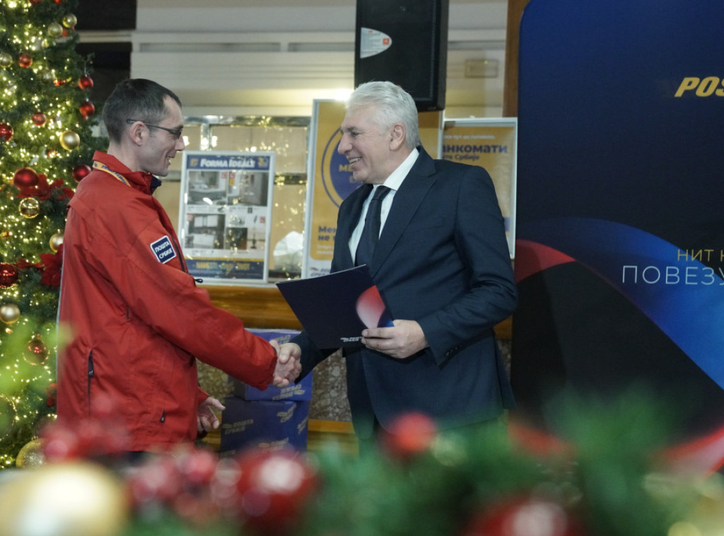 Uručeni ugovori o radu na neodređeno vreme za 122 zaposlenih u Pošti Srbije