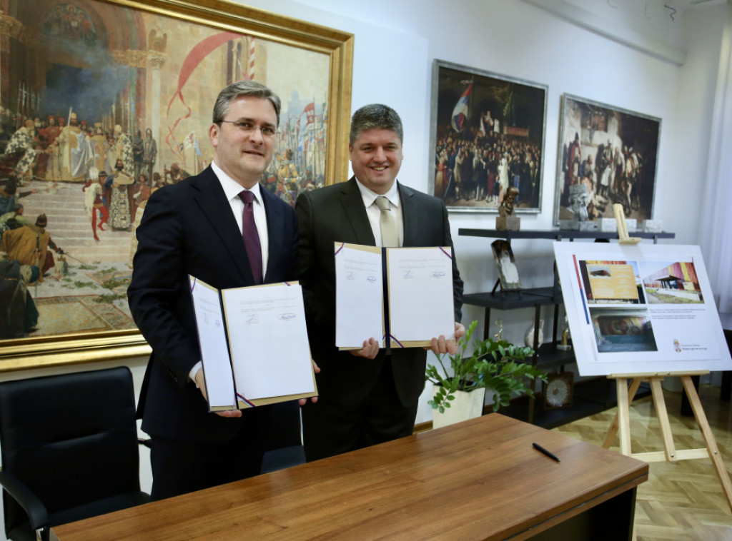 Ministar Selaković i predsednik opštine Paraćin Vladimir Milićević potpisali ugovor o projektu "Paraćin-grad stakla"