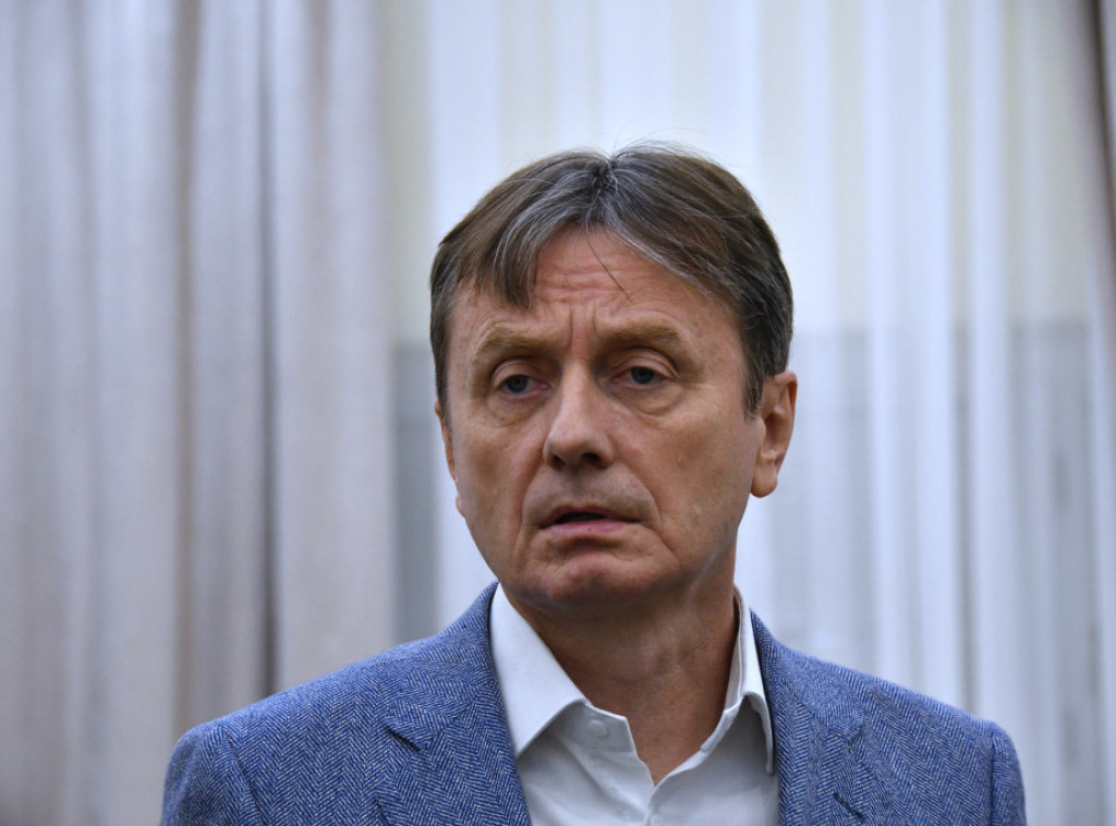 Darko Glišić potpisao ugovor o izgradnji dijagnostičkog centra u bolnici u Kraljevu