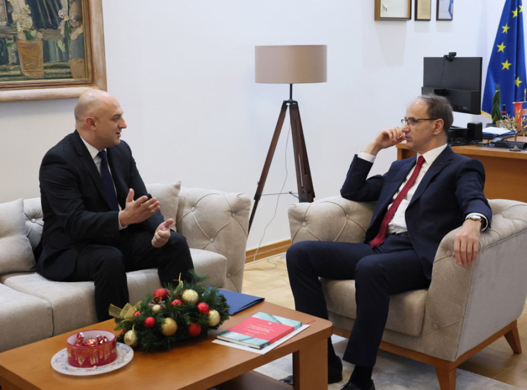 Premijer Macut sa ambasadorom Srbije u Grčkoj Nikolom Nedeljkovićem o sveukupnim odnosima Srbije i Grčke