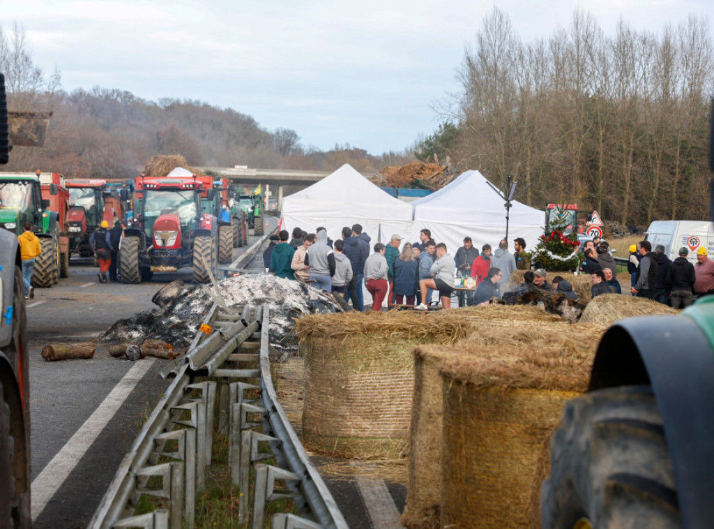 Poljoprivrednici blokirali tunel Foa zbog kontrole bolesti goveda u Francuskoj