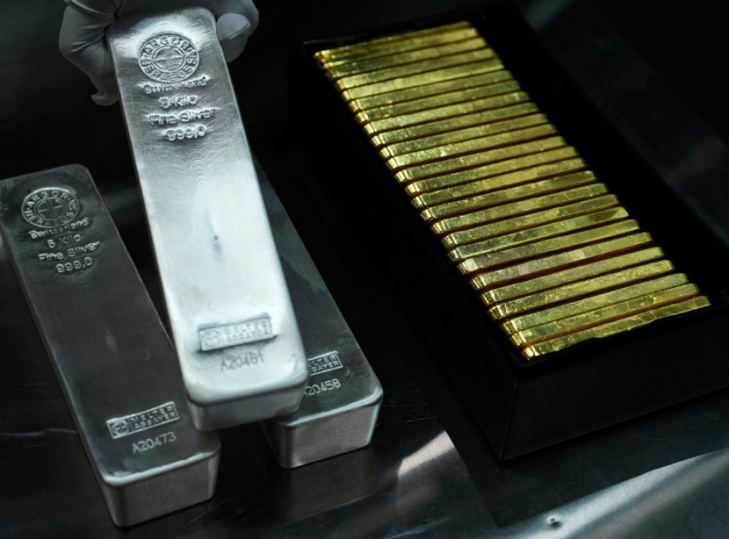 Cena srebra, nakon rekorda, pala za osam odsto, na 72 dolara po unci