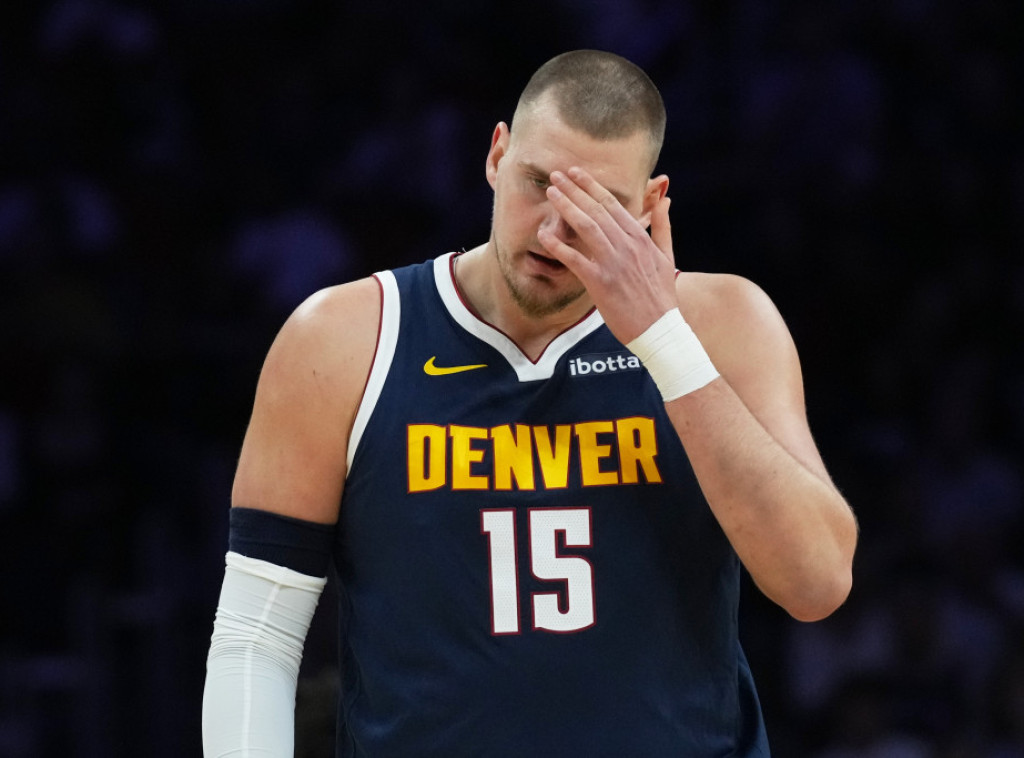 Košarkaš Denvera Nikola Jokić povredio se na utakmici protiv Majamija