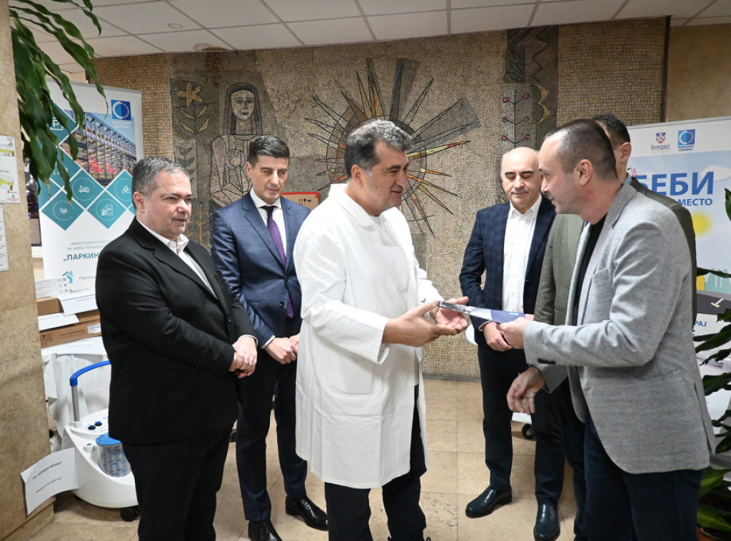 Grad Beograd i JKP "Parking servis" uručili opremu beogradskim porodilištima