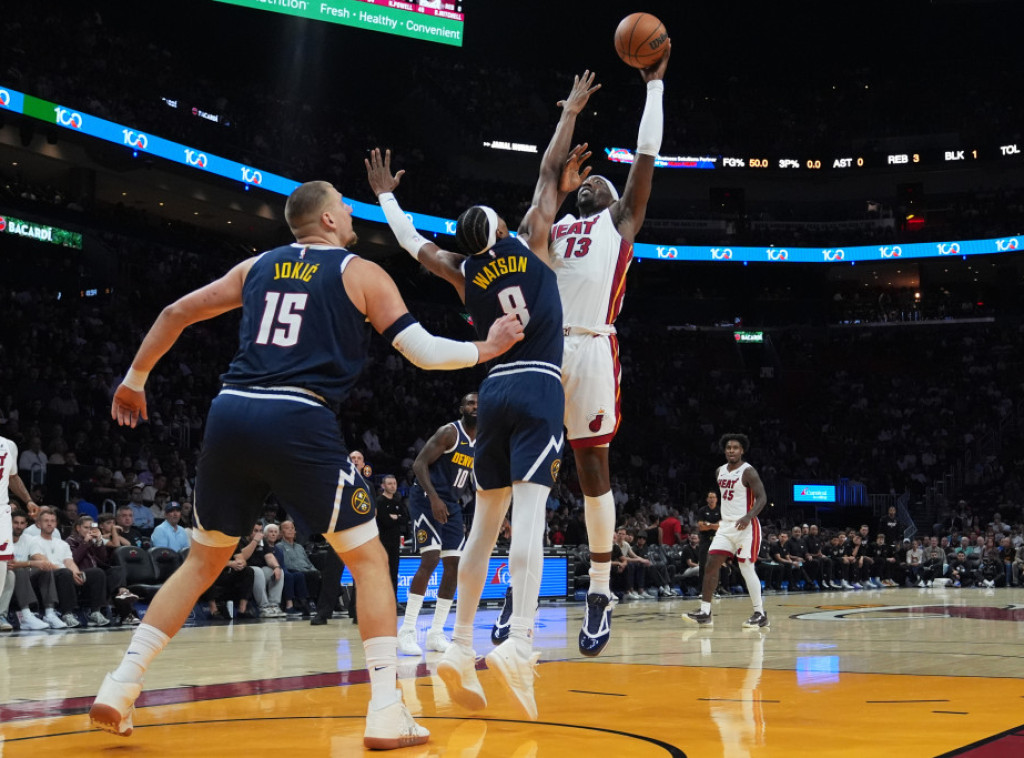 Srpski košarkaš Nikola Jokić pauziraće najmanje četiri nedelje zbog povrede kolena