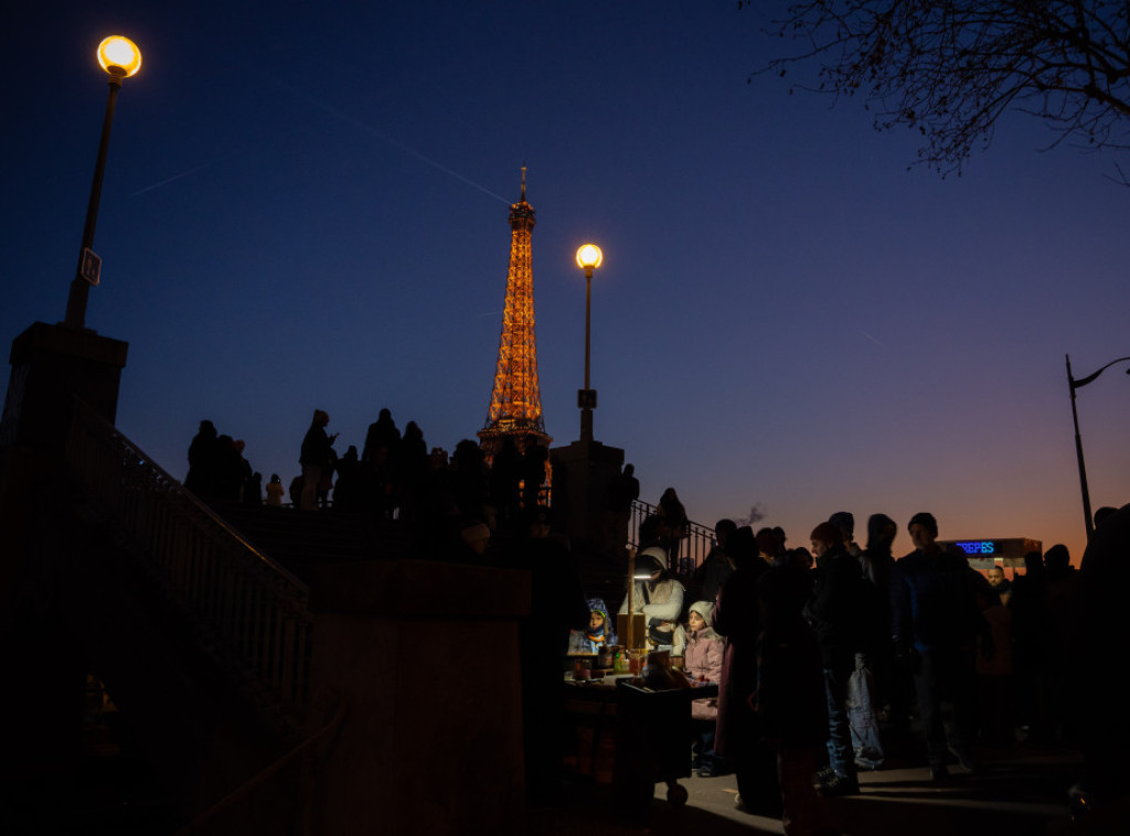 Grad Pariz poziva na oprez za Novu godinu zbog terorizma i bandi