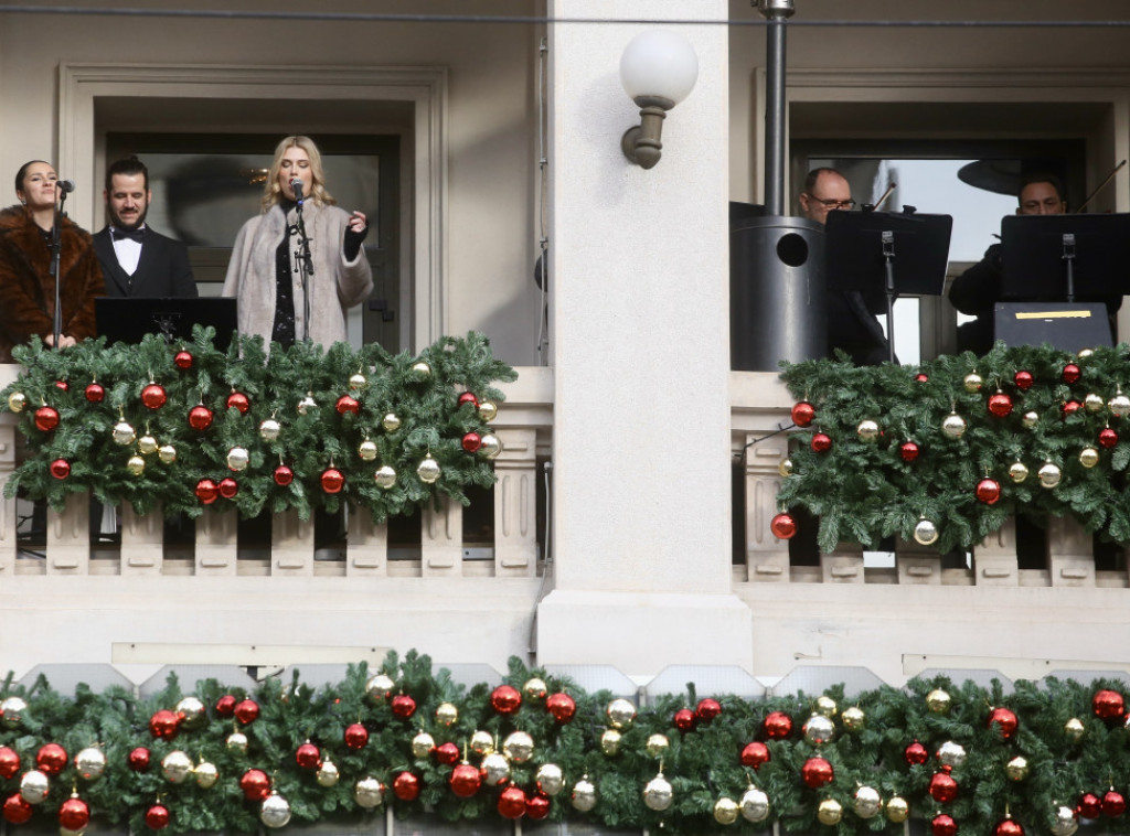 Koncert “Novogodišnji muzički intermeco” održan na terasi Narodnog pozorišta