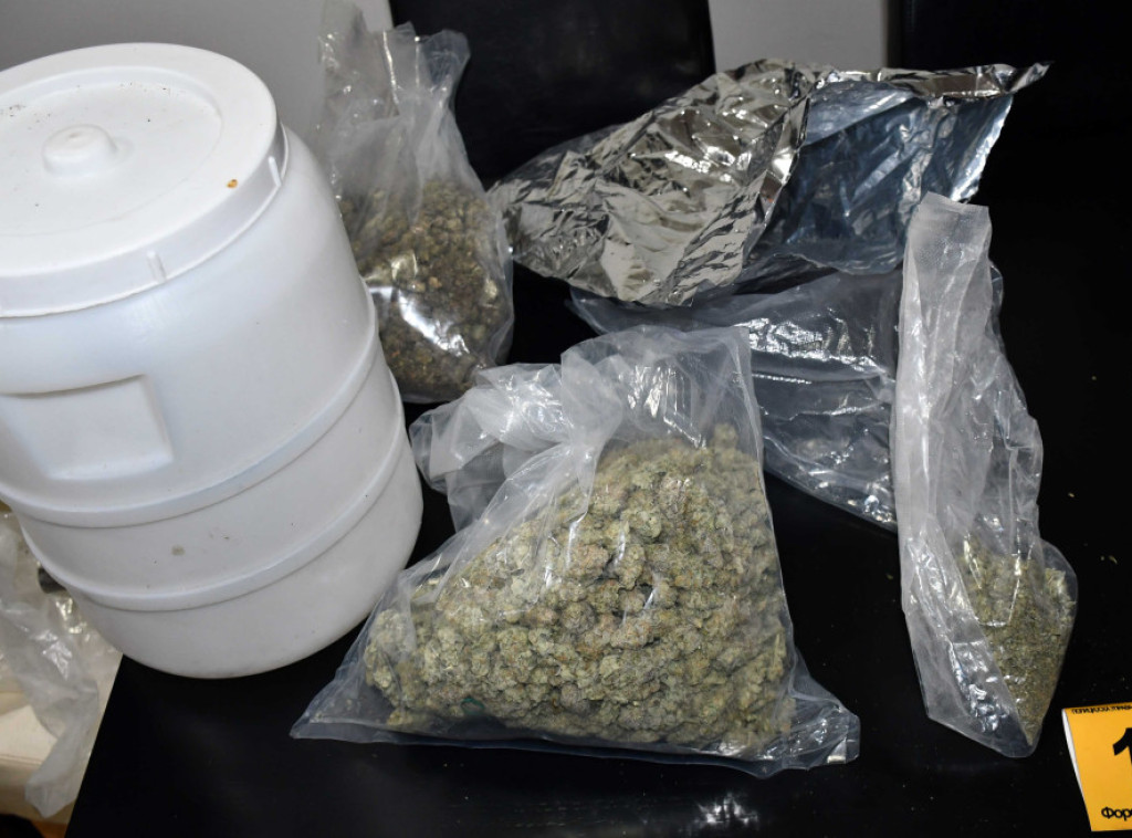 Tinejdžer u Nišu uhapšen zbog trgovine drogom