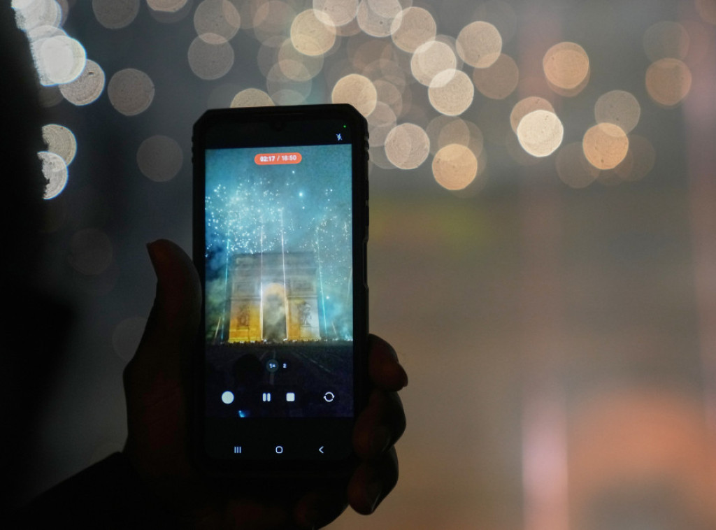 Pariz: U novogodišnjoj noći privedeno 125 osoba