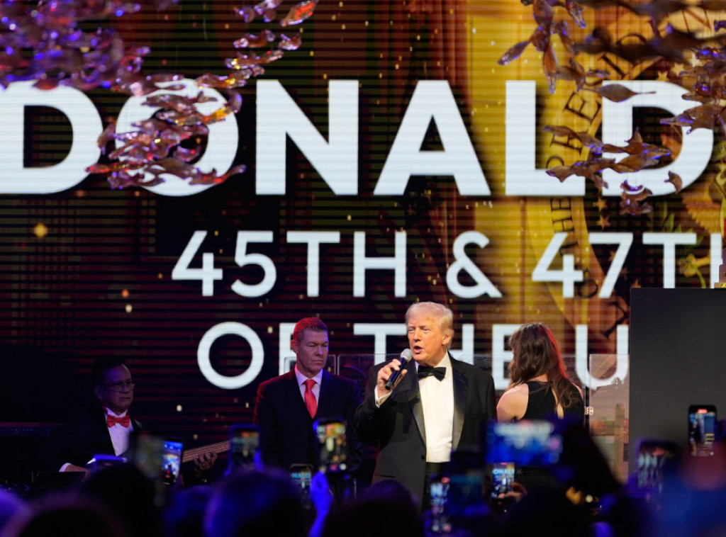 Tramp dočekao 2026. u Mar-a-Lagu aukcijom portreta Isusa vrednog 2,75 miliona dolara