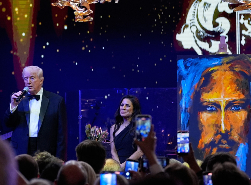 Tramp dočekao 2026. u Mar-a-Lagu aukcijom portreta Isusa vrednog 2,75 miliona dolara