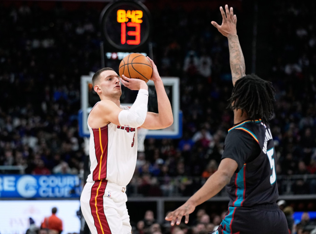 Srpski košarkaš Nikola Jović dao pet poena u pobedi Majamija u Detroitu