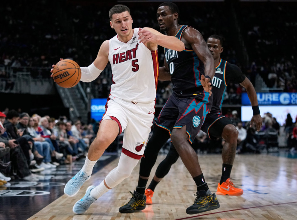 Srpski košarkaš Nikola Jović dao pet poena u pobedi Majamija u Detroitu