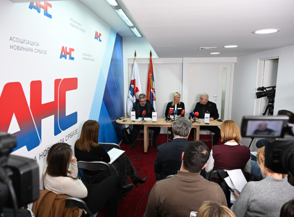 Asocijacija novinara Srbije predstavila izveštaj: 169 napada na novinare; Boris Bratina: Novinari moraju da rade