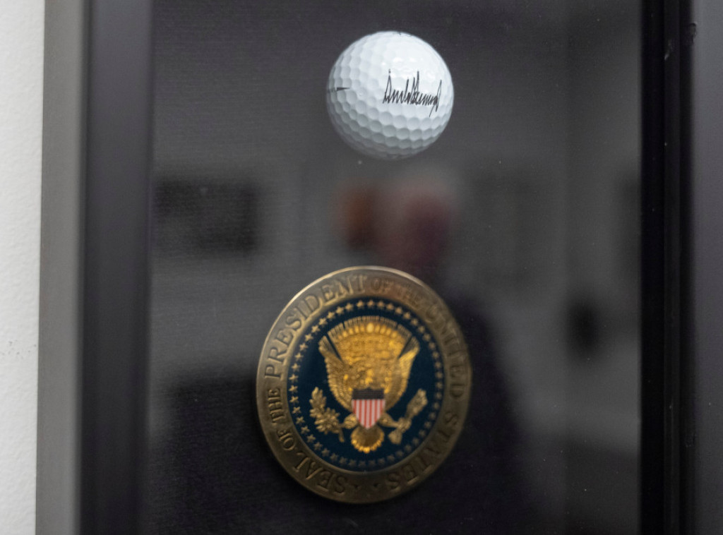 Tramp rekonstruiše predsednički teren za golf u bazi Endruz