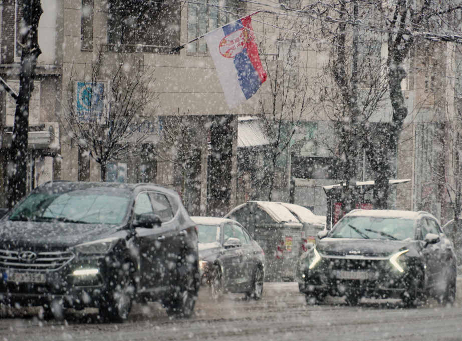 U Beogradu pada jak sneg, u Nišu, Zaječaru i Kuršumliji temperatura 10 stepeni
