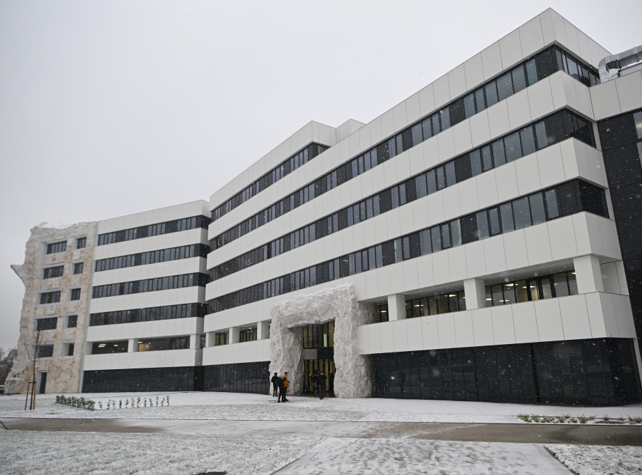 Predsednik Vučić obilazi završne radove na novom objektu za pripadnike "Kobri"