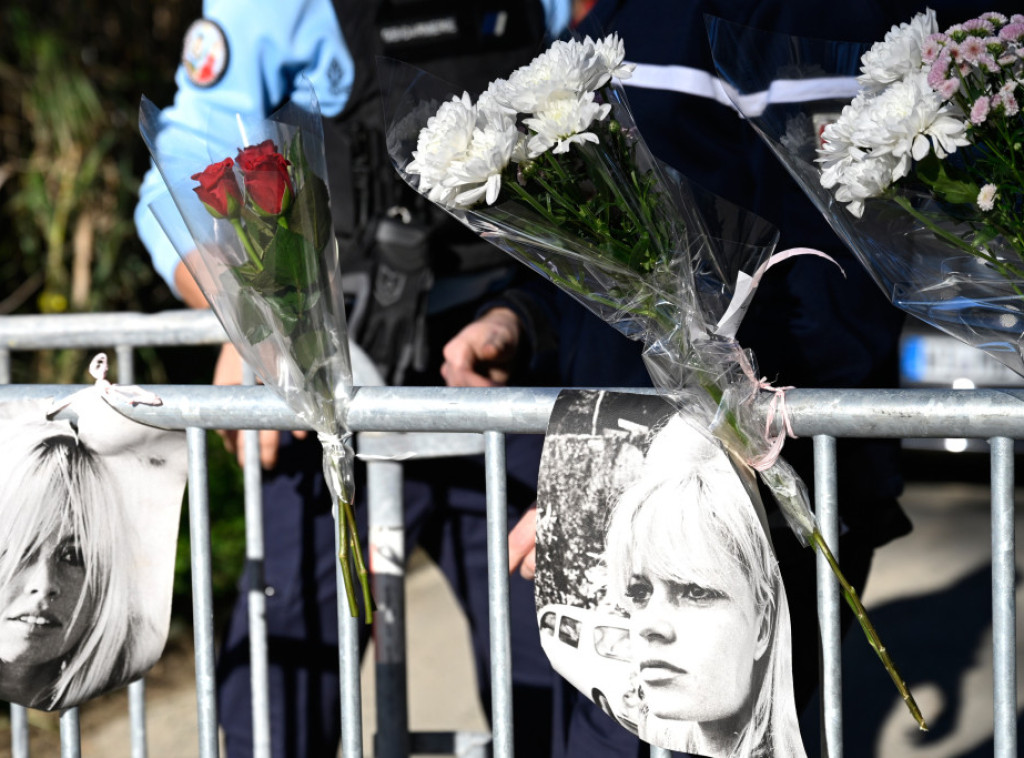 Sen Trope pun uoči sahrane Brižit Bardo, u hotelima nema mesta