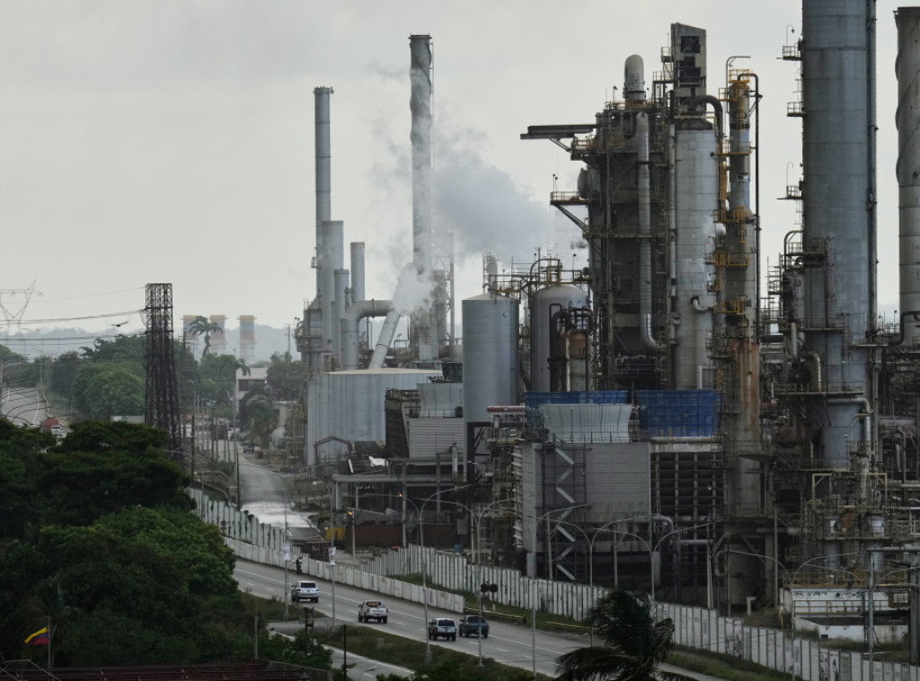 Politiko: Bela kuća poručuje naftnim kompanijama da obnove infrastrukturu u Venecueli