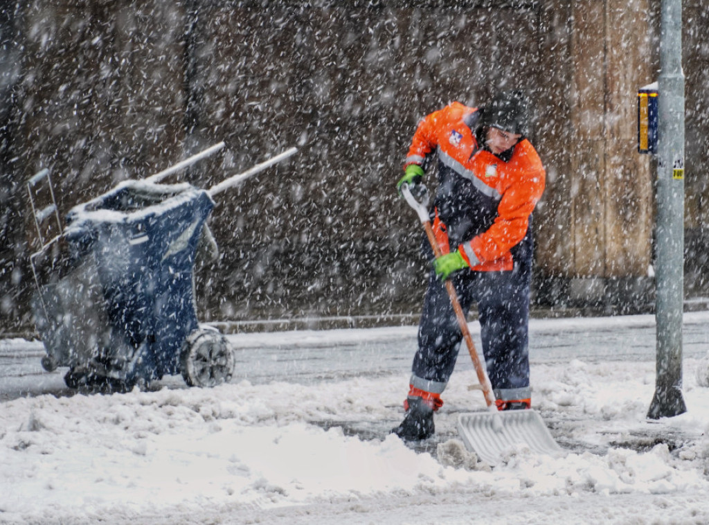 Aerodrom "Nikola Tesla": Zbog snega moguća odstupanja od planiranog reda letenja