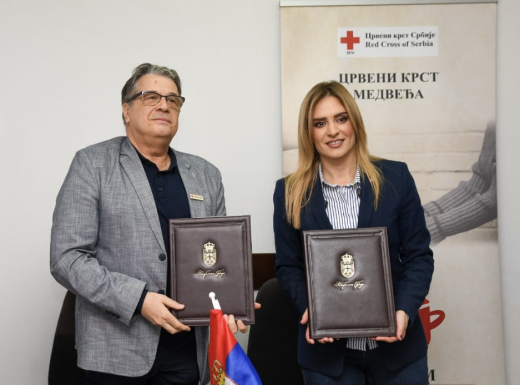 Ministarstvo za rad pomoglo nabavku dva vozila Crvenog krsta sa više od 5,2 miliona dinara