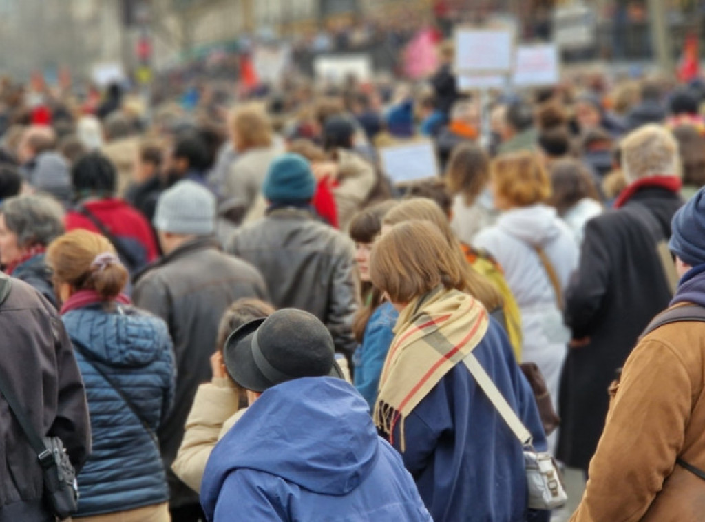 Nekoliko stotina ljudi okupilo se u Parizu u znak podrške protestima u Iranu