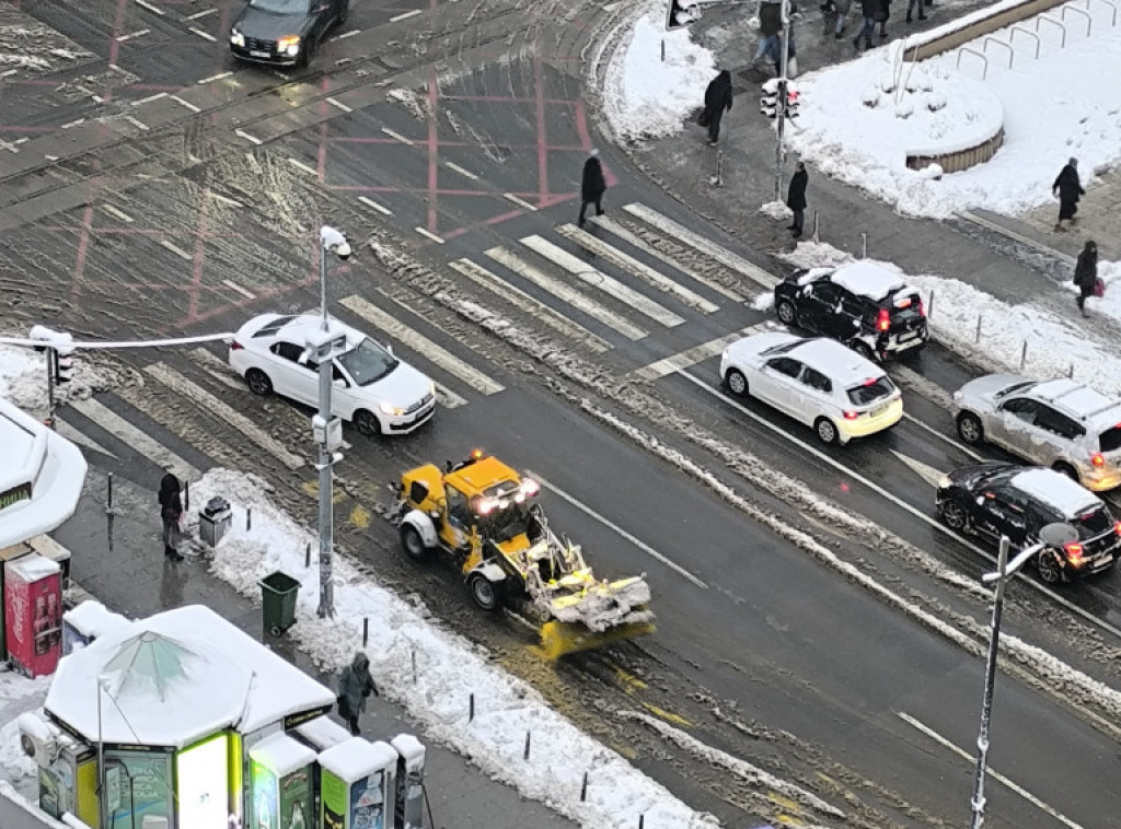 Sve gradske službe u punom kapacitetu uklanjaju posledice velikih snežnih padavina