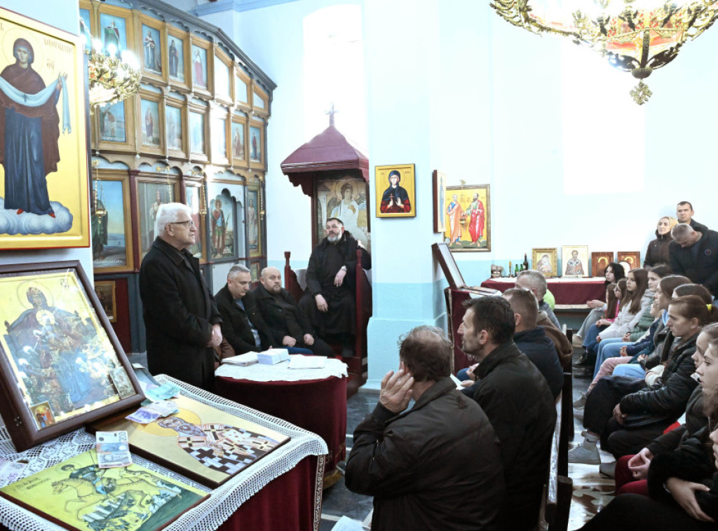 Humanitarna organizacija "Stara Raška" uručila poklone deci u Raškoj oblasti