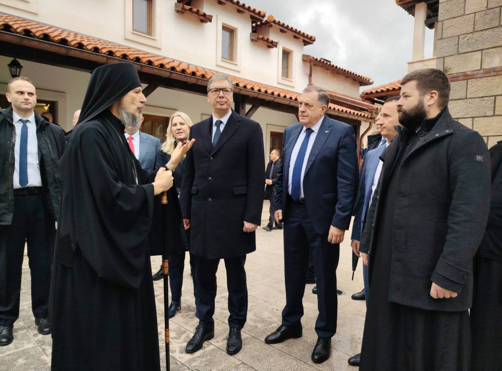 Himnama Srpske i Srbije počela ceremonija otvaranja nove bolnice u Trebinju