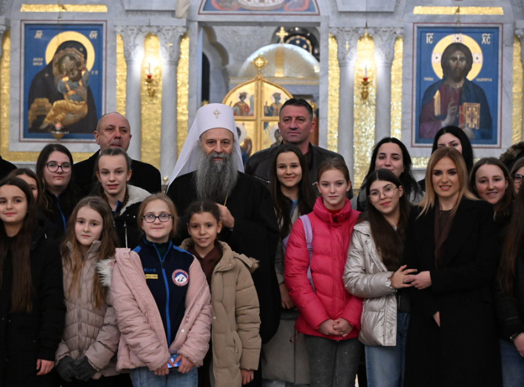 Patrijarh Porfirije primio decu iz regiona u Hramu Svetog Save