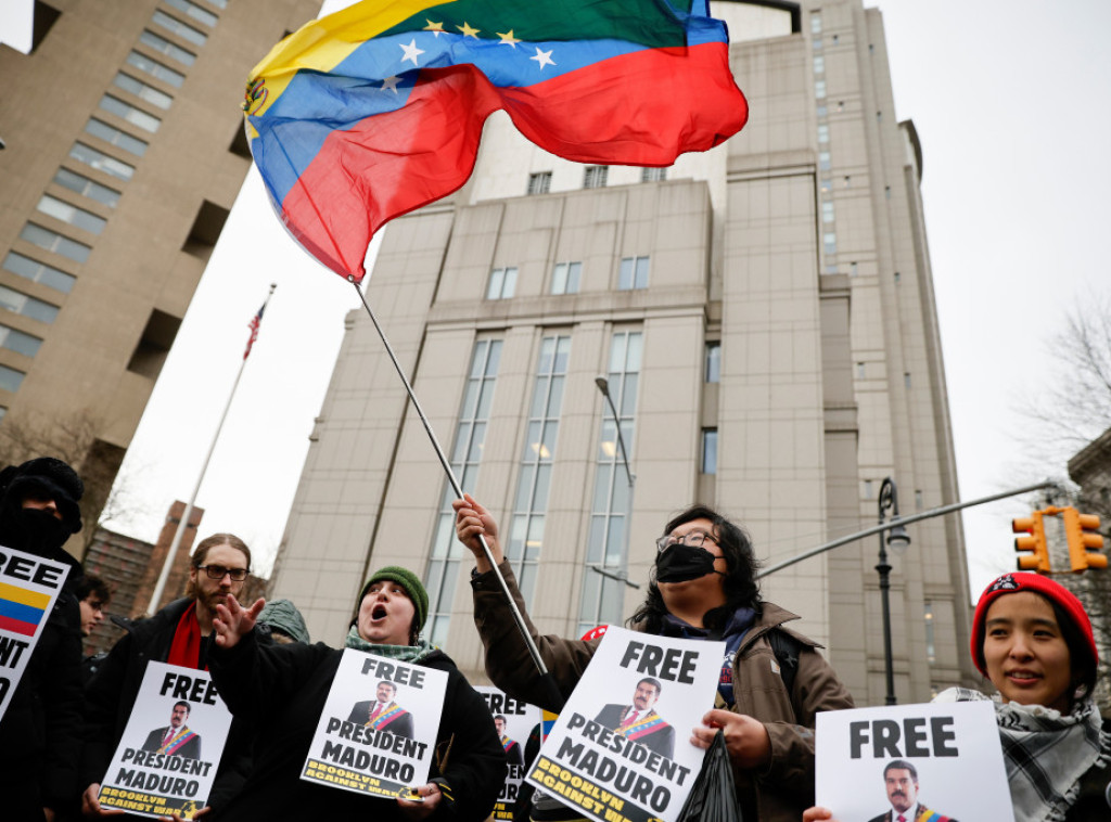 Ispred zgrade suda u Njujorku gde će Maduro biti saslušan okupili se demonstranti